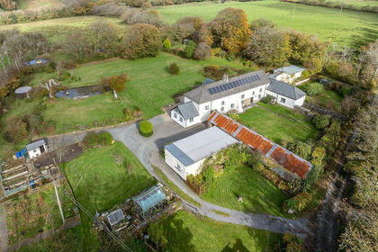 2 acres of Farmhouse for sale in Holsworthy Hamlets
