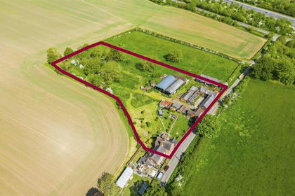 2.9 acres of Smallholding for sale in Wishaw