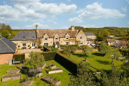 2 acres of Farmhouse for sale in Elton