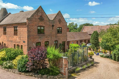 Barn Conversion for sale in Leigh