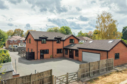 1 acre of House with Land for sale in Nether Whitacre