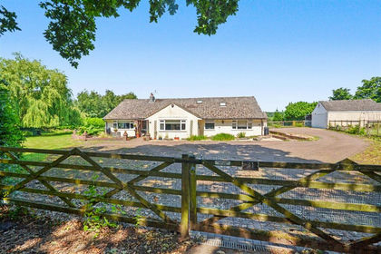 1 acre of House with Land for sale in Owermoigne