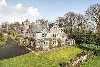 2.6 acres of Estate for sale in Athelhampton and Puddletown