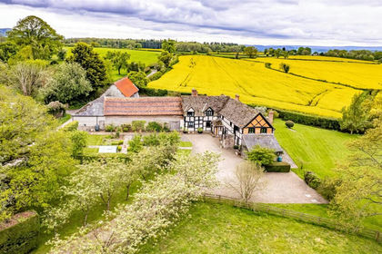 9 acres of Farmhouse for sale in Pembridge
