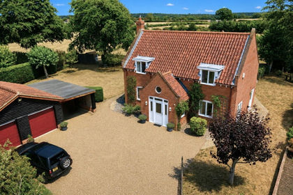 1.5 acres of House with Land for sale in Westleton