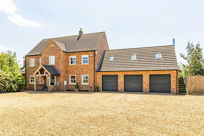 4.2 acres of House with Land for sale in Wisbech St. Mary