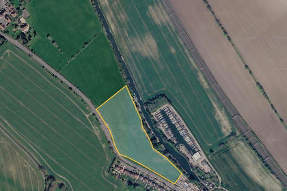6.9 acres of Equestrian property for sale in Tring Rural