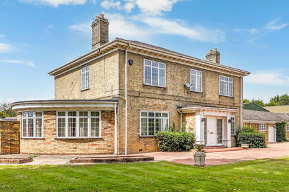 3.6 acres of Farm for sale in Fenstanton