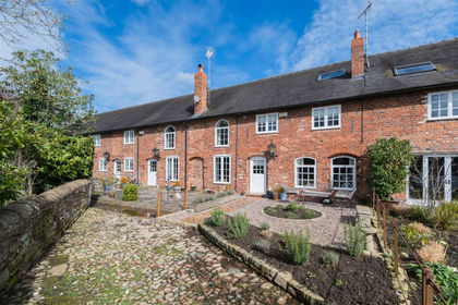 Barn Conversion for sale in Beeston