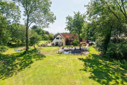 1 acre of House with Land for sale in Sully and Lavernock