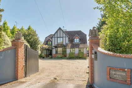 1.5 acres of House with Land for sale in Hamble Valley