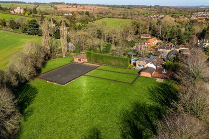 3.9 acres of Equestrian property for sale in Lowdham