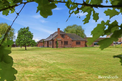 1 acre of House with Land for sale in Brentwood and Ongar