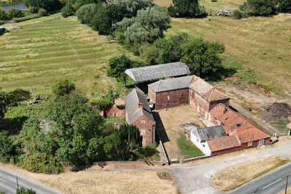 17 acres of House with Land for sale in Kirk Bramwith
