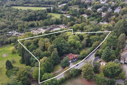 4.9 acres of Pub for sale in Sunninghill and Ascot