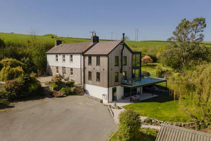 1.4 acres of Farmhouse for sale in Laugharne Township