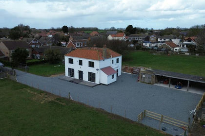 3.7 acres of Farmhouse for sale in Welwick