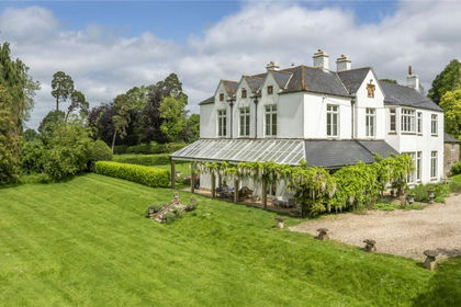 5.7 acres of Country Home for sale in Stocklinch