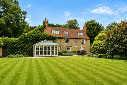 1 acre of Farmhouse for sale in Kingston Bagpuize with Southmoor