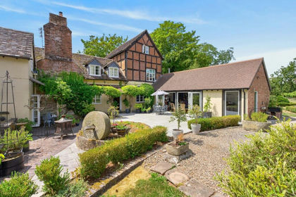 6.8 acres of Country Home for sale in Aylton