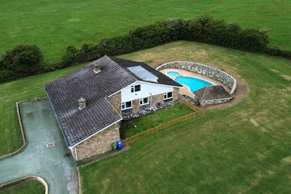 1.4 acres of Farmhouse for sale in South Basildon and East Thurrock