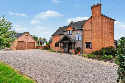 2.4 acres of House with Land for sale in Eccleshall