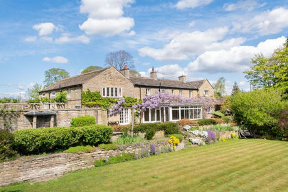 2 acres of Cottage for sale in Kirkburton