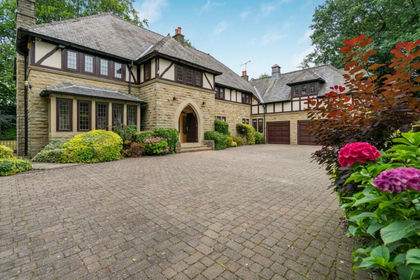 1 acre of House with Land for sale in Scarcroft