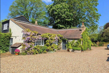 1 acre of House with Land for sale in Broxbourne