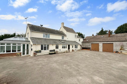 2.5 acres of House with Land for sale in Uffington
