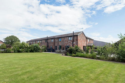 5.3 acres of House with Land for sale in Weaverham