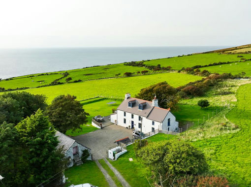 7.5 acres of Farmhouse for sale in Ceredigion