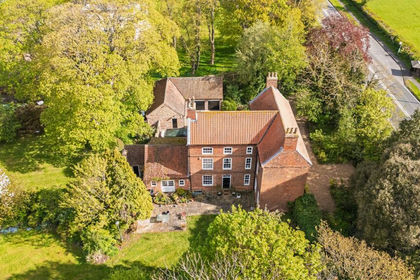 1 acre of Farmhouse for sale in Clarborough and Welham
