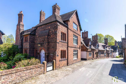 1 acre of House with Land for sale in Great Budworth