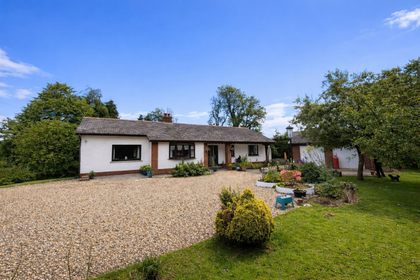 1.3 acres of House with Land for sale in Llansawel