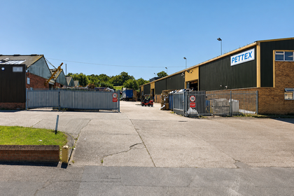 Warehouse for sale in Ilford North