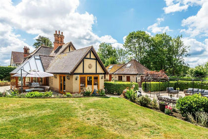 15 acres of House with Land for sale in Leigh