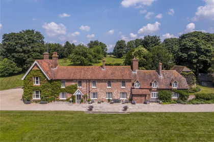 3.6 acres of House with Land for sale in West Ilsley