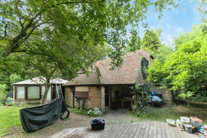 1.5 acres of Cottage for sale in Crowhurst