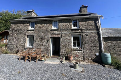 3.1 acres of Cottage for sale in Llandysiliogogo