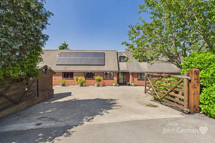 9.7 acres of House with Land for sale in Bretby