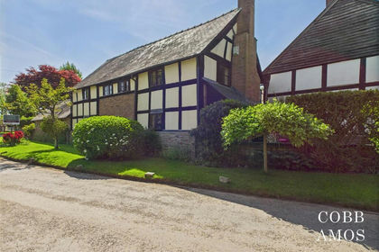 Land for sale in Pembridge