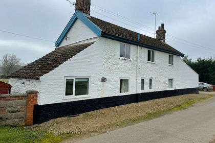 2 acres of Cottage for sale in Sculthorpe