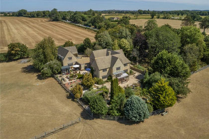 6.5 acres of House with Land for sale in Moreton-in-Marsh