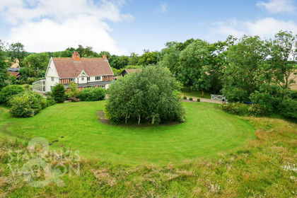 2.9 acres of House with Land for sale in Dickleburgh and Rushall
