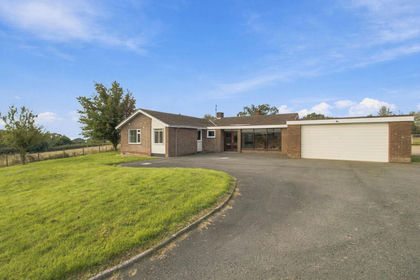 4 acres of Smallholding for sale in Munsley