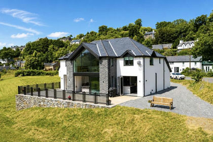 4 acres of House with Land for sale in Penrhyndeudraeth