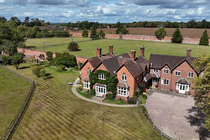 7.7 acres of House with Land for sale in Pattingham and Patshull