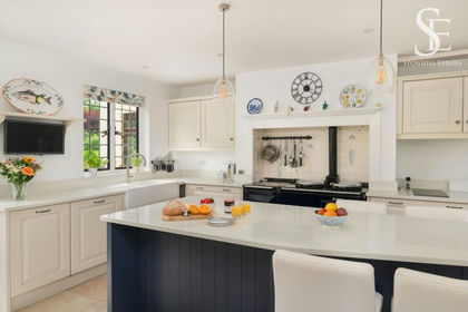 2.1 acres of House with Land for sale in Childrey