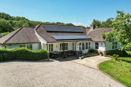 1 acre of House with Land for sale in Peasmarsh